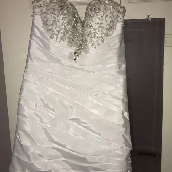 Brand new David’s bridal wedding dress - Picture 2 of 7